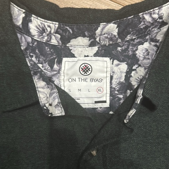 On the byas men’s button down shirt - Picture 2 of 3